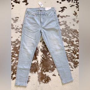 BRAND NEW American Eagle High Rise 90s Skinny Jeans (size 6) Regular